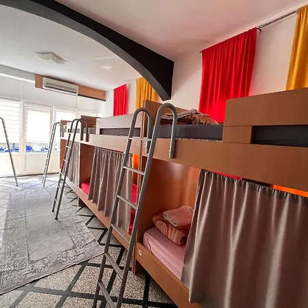 Backpackers * מוסטר