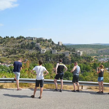 Backpackers * מוסטר