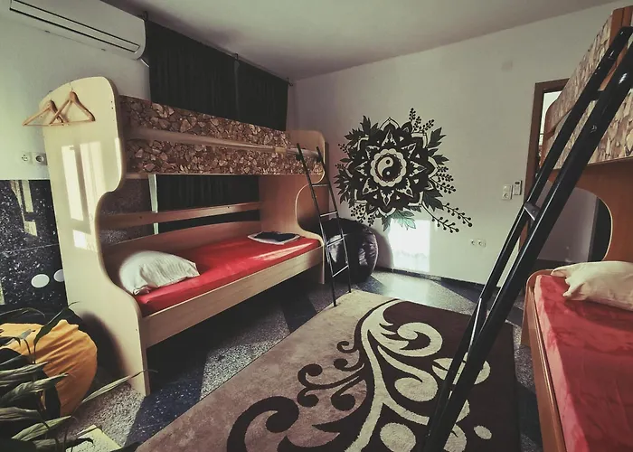 Backpackers Hostel *