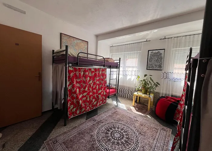 Backpackers אכסניה *