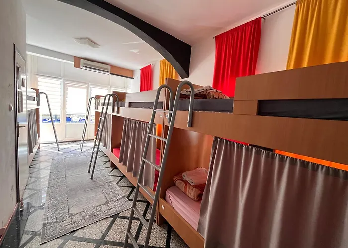 Backpackers * מוסטר