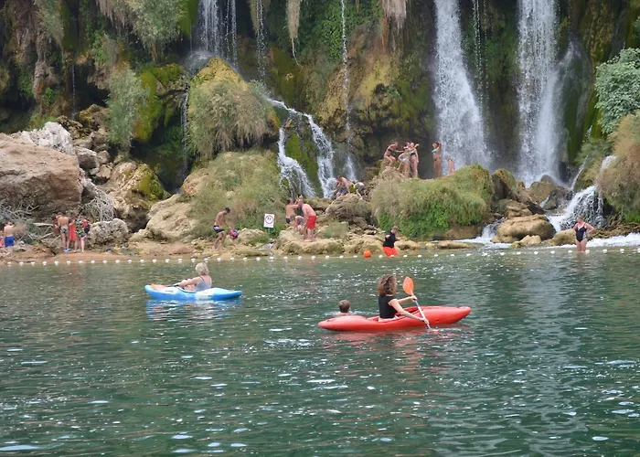 Backpackers אכסניה מוסטר